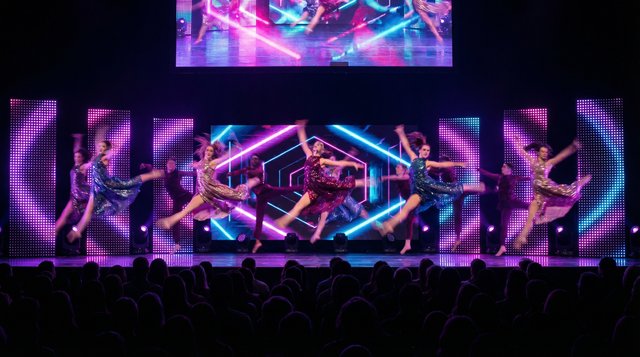 大奶舞台表演精彩视频集锦